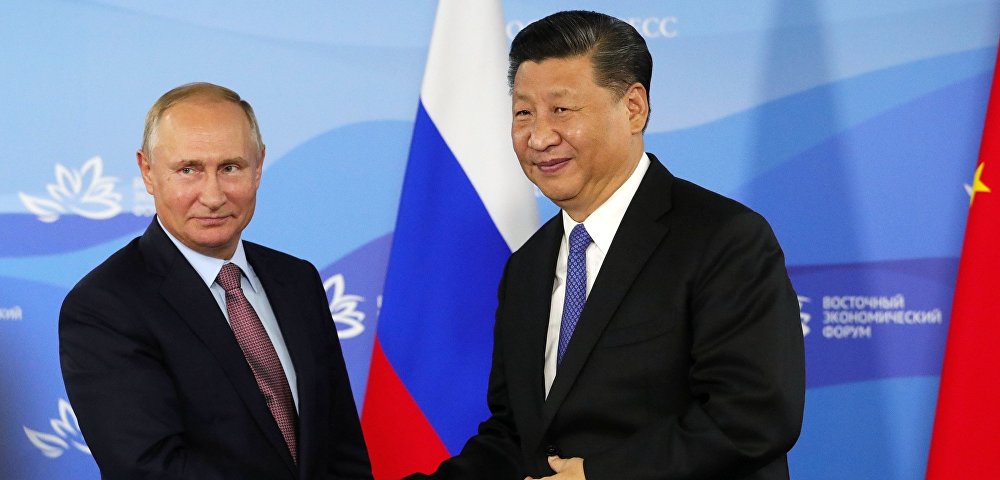 Президент РФ Владимир Путин и председатель КНР Си Цзиньпин (справа), 11 сентября 2018