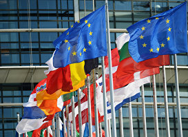 Флаги у здания Европейского парламента в Страсбурге