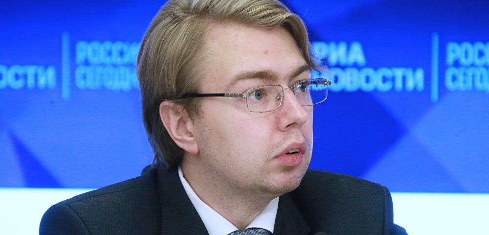 Аналитик Центра общественно-политических исследований "Русская Балтика" Александр Носович во время пресс-конференции, посвященной презентации доклада "Наследие Второй мировой войны в странах Балтии: как восстановить справедливость для жертв нацистских преступлений"