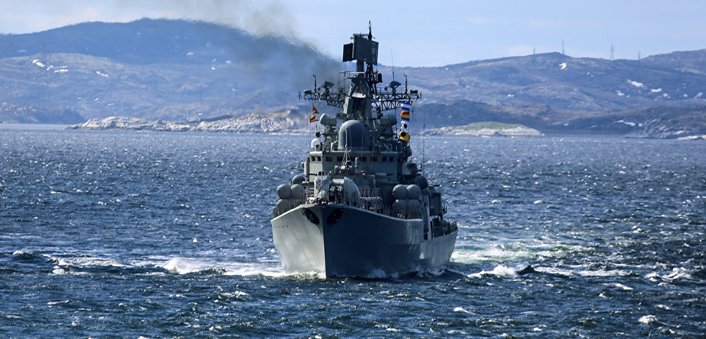 Эсминец "Адмирал Ушаков" на военно-морских учениях, архивное фото