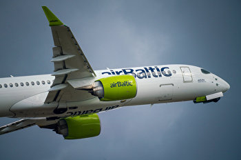 Самолет компании "airbaltic"