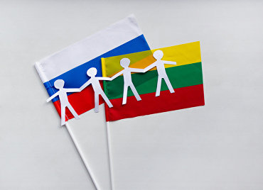 Флаги России и Литвы