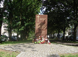 Гданьск. Памятник полякам, уничтоженным ОУН — УПА на Волыни и в восточной Польше в 1943—1945 годах