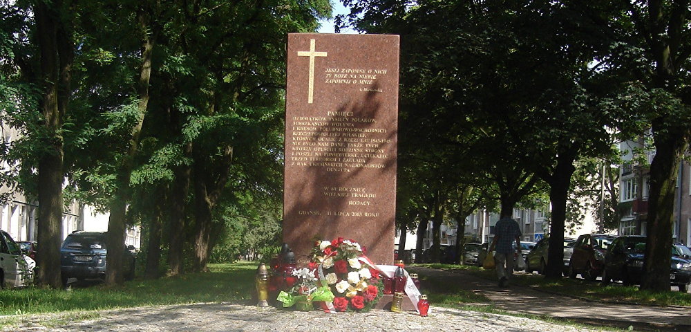 Гданьск. Памятник полякам, уничтоженным ОУН — УПА на Волыни и в восточной Польше в 1943—1945 годах