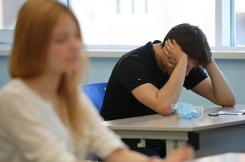 Ученики перед началом экзамена