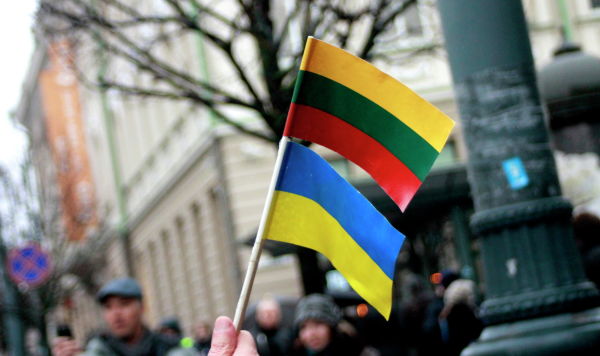 Флаги Литвы и Украины
