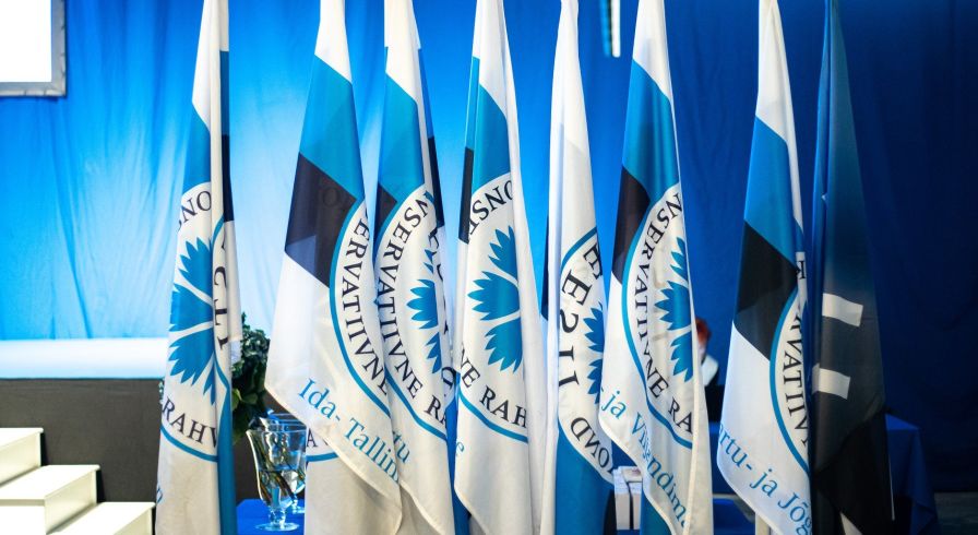 Флаги с логотипом EKRE
