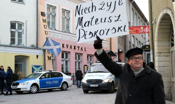 Сергей Середенко на пикете в поддержку польского политзаключенного Матеуша Пискорского, 2016 год