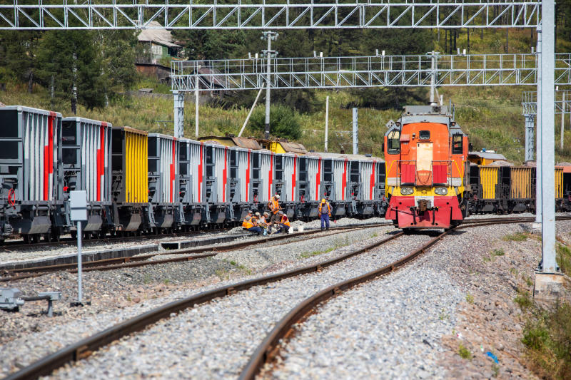 Шесть человек в рабочем посёлке или временном лагере на строительстве БАМа. 15 марта 1934 г.